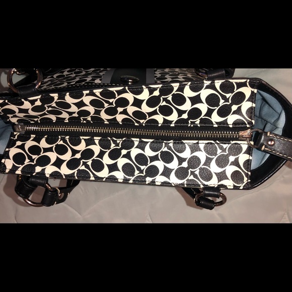 Coach bag. - Picture 8 of 11